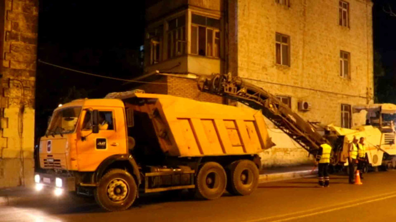 Nərimanov rayonunda küçə təmir olunur