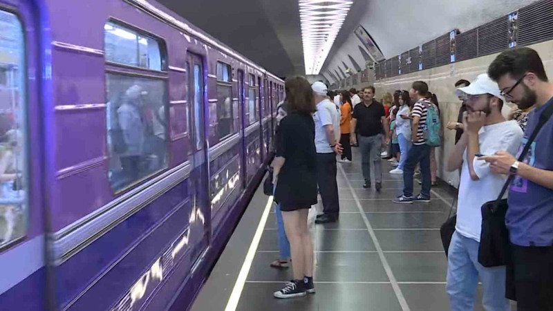 Metronun köhnə vaqonlarında kondisionerlər nə vaxt quraşdırılacaq?