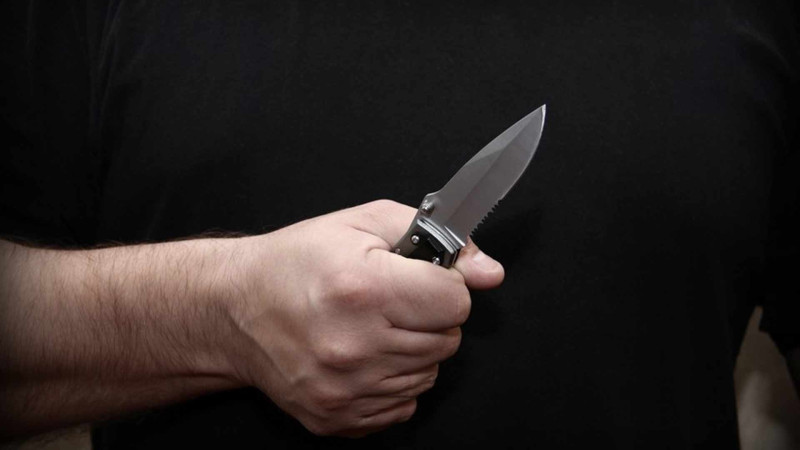 Bakıxanovda meyvə satan kişi bıçaqlanıb