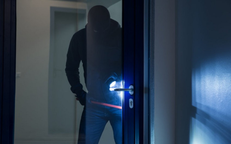 Bakıda mağazaya basqın olub