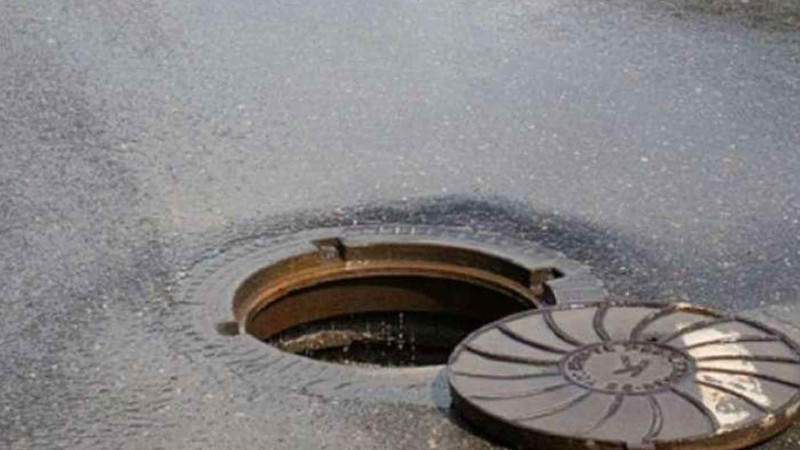 “Alov qüllələri” qarşısında kanalizasiya daşıb