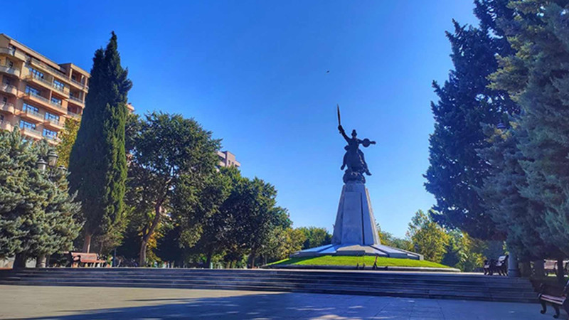 Bakının mərkəzində balaca uşağı elektrik cərəyanı vurub