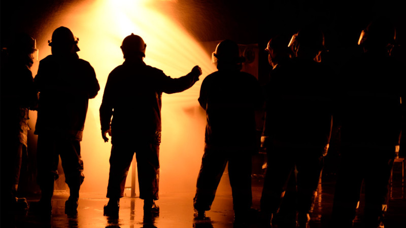 Xətaidə ikimərtəbəli mebel sexində yanğın baş verib