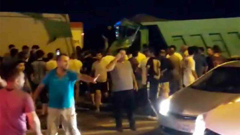 Xəzər rayonunda iki “KamAZ” toqquşub: yaralı var