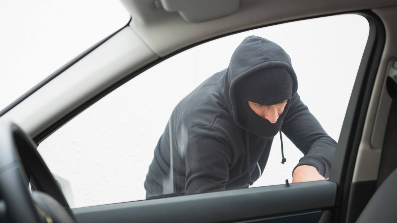 Yasamalda “Changan”dan oğurluq edilib