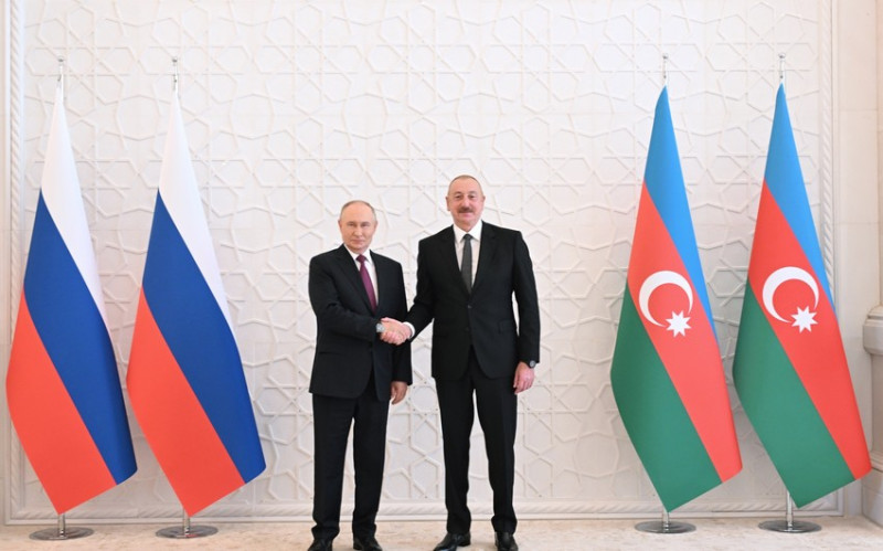 Vladimir Putin Bakıda yeni universitetin açıla biləcəyini deyib