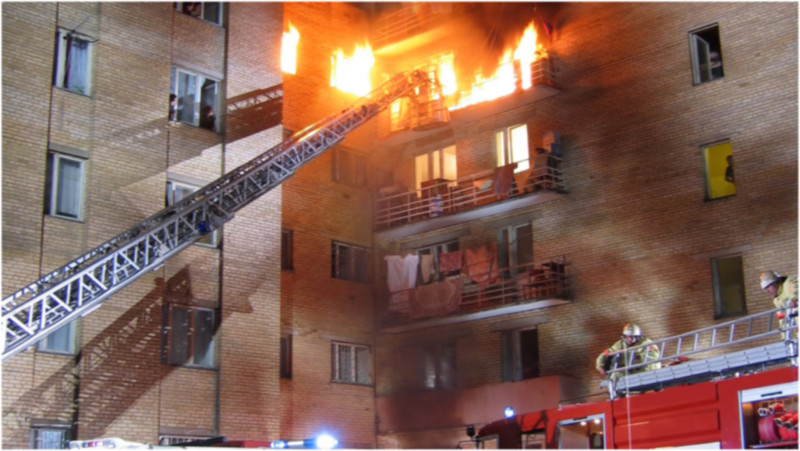 Yasamalda çoxmərtəbəli binada yanğın olub