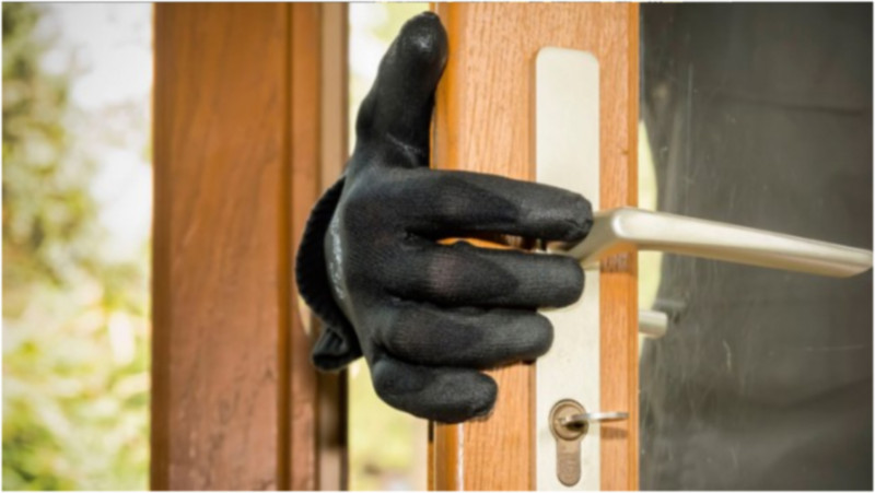 Bakıda ev qarət olunub