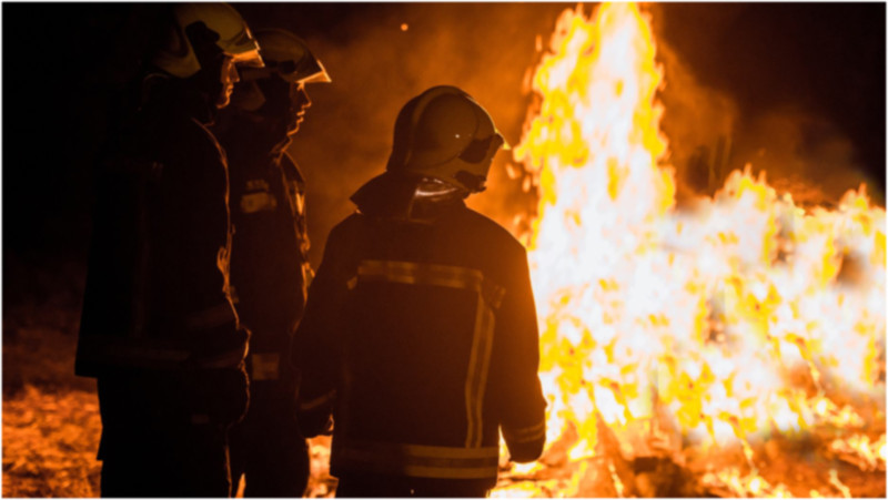 Paytaxt ərazisində yerləşən ticarət mərkəzlərin birində yanğın hadisəsi baş verib - VİDEO