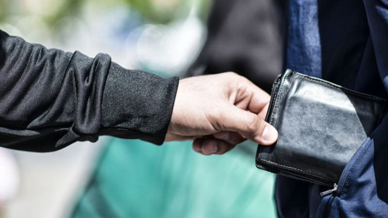 Bakıda küçə oğurluğu ilə məşğul olan 3 nəfər saxlanılıb