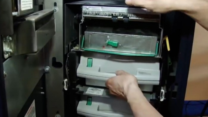 Paytaxtda ödəmə terminalından pul oğurlanıb