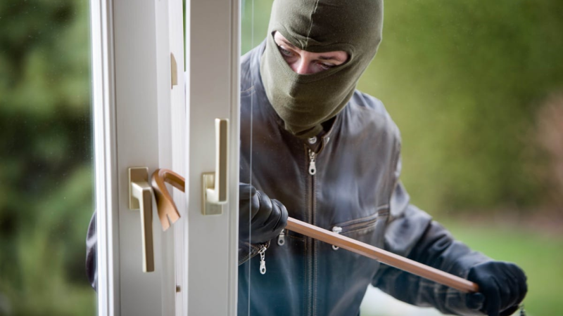 Bakıda evdən külli miqdarda pul oğurlanıb