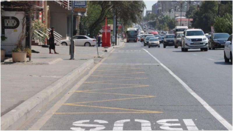 Daha bir küçədə xüsusi hərəkət zolağı təşkil edilib