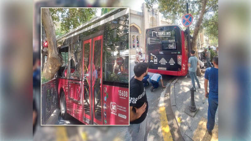 Paytaxtın mərkəzində “Bakubus” qəzaya uğrayıb - VİDEO