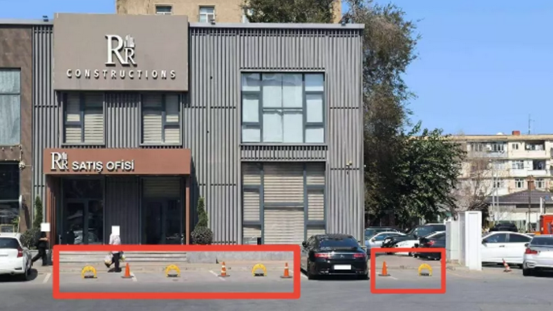 Bakıda tikinti şirkəti parkinq yerlərini “ələ keçirib”