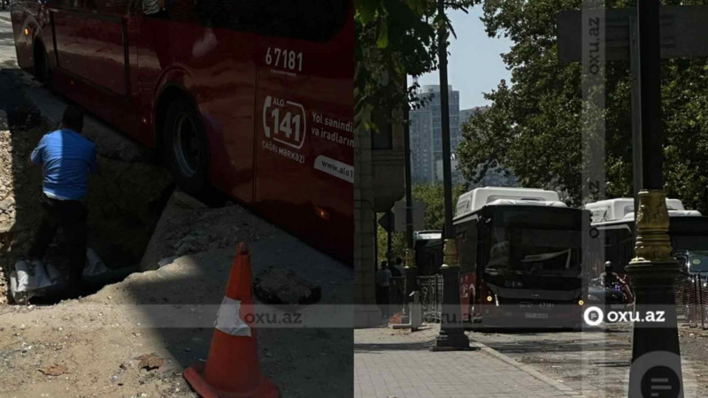Bakının mərkəzində “BakuBus”ın avtobusu çuxura düşüb