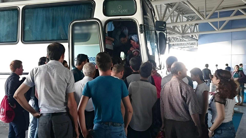 İddia: Avtobus sürücüləri öz aralarında sərnişinləri satırlar