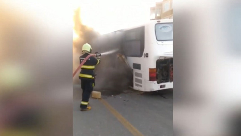 Qaradağ rayonunda sərnişin avtobusu yanıb - VİDEO