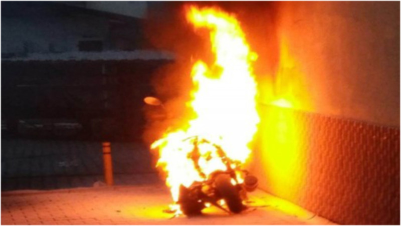 Nizami rayonunda motosiklet yanıb