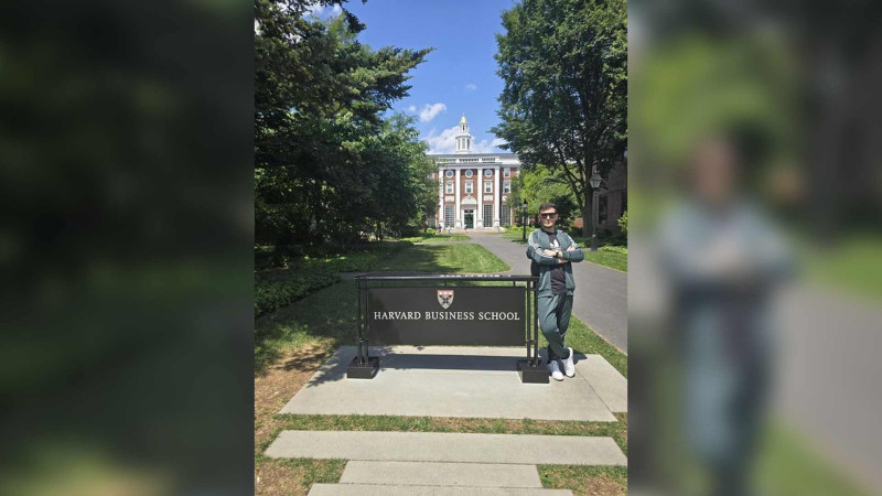 ADA Universitetinin məzunu Harvardın akademik proqramını uğurla tamamlayıb