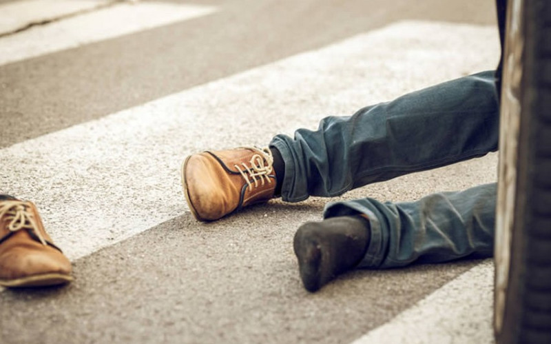 Bakıda avtomobil piyadanı vuraraq öldürüb