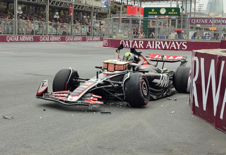 Formula 1-də növbəti qəza: Haas pilotu səddə çırpılıb
