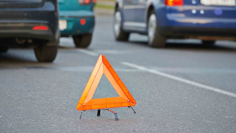 Bakıda 2 gənc qızı avtomobil vurub