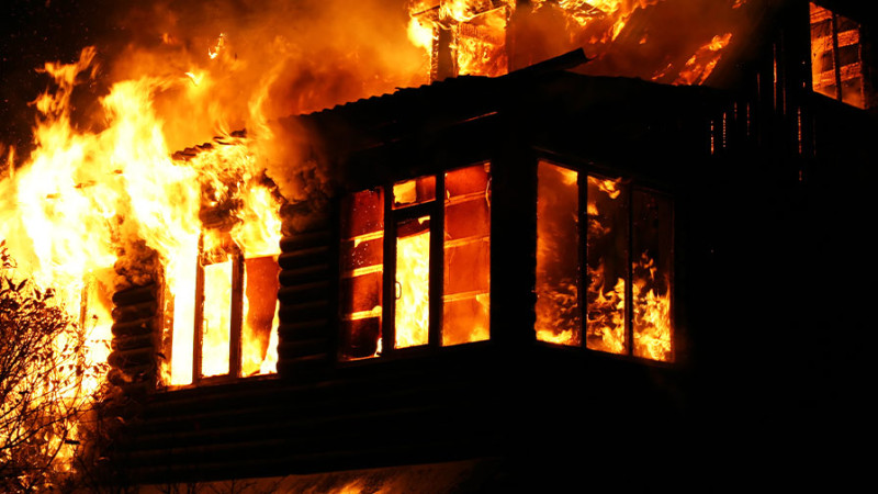 Bakıda restoran yanır