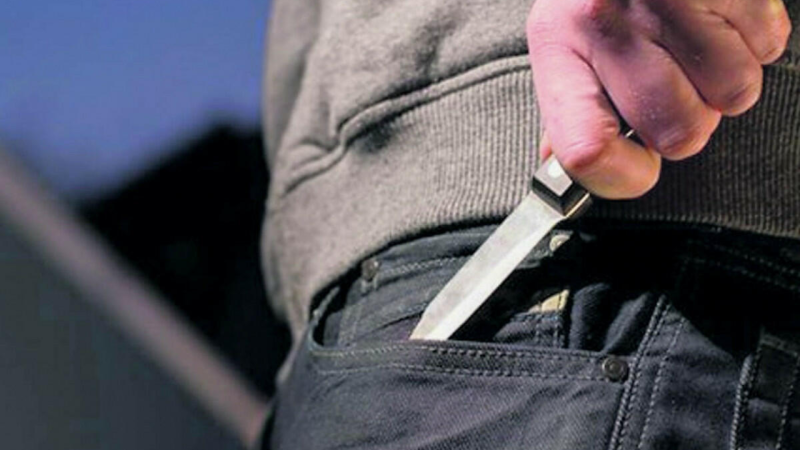 Bakıda gənc oğlan bıçaqlanıb