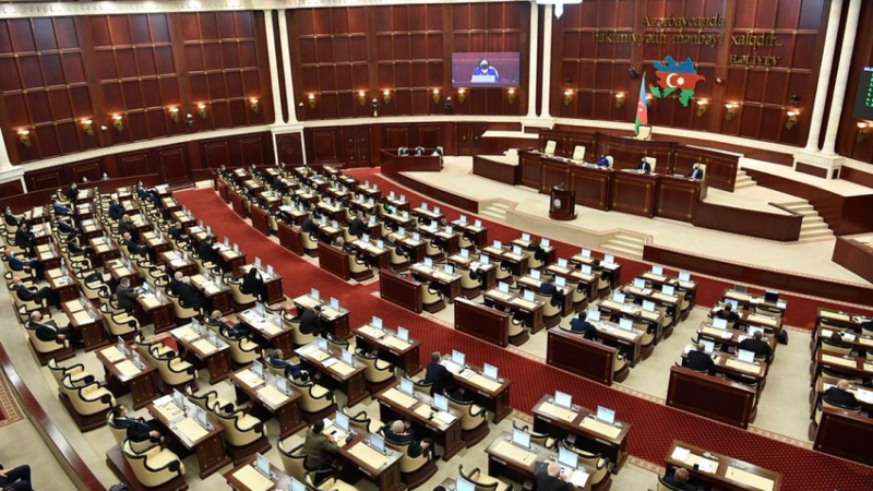 VII çağırış Milli Məclisin ilk plenar iclası başlayıb, komitə üzvləri seçiləcək