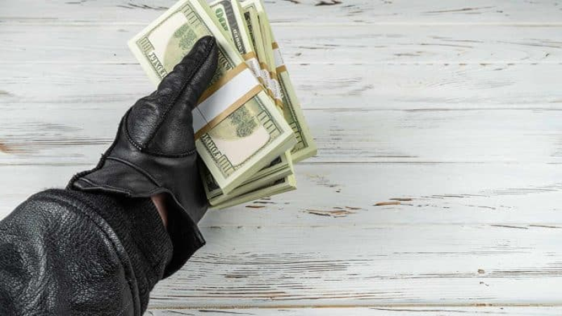 Bakıda restoranda pul oğurlanıb