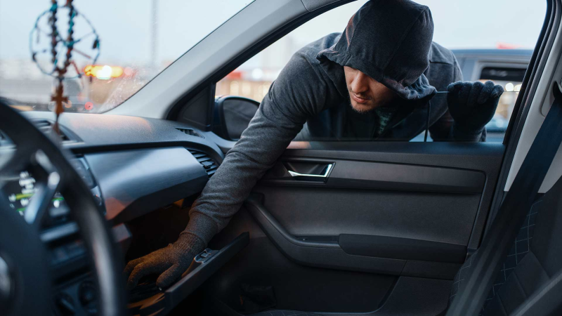 Abşeronda avtomobillərdən oğurluq edənlər saxlanılıb