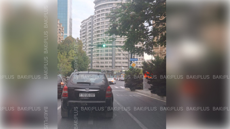 Bakının mərkəzində yeni işıqfor quraşdırılıb