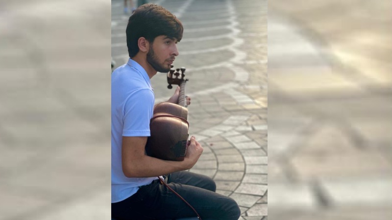KÜÇƏ MUSİQİÇİSİ: “Turistlər tarı çox sevirlər” – MÜSAHİBƏ - VİDEO