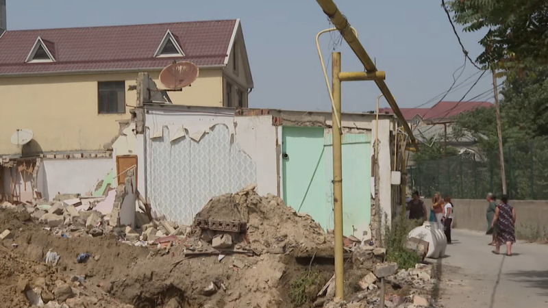 Yasamalda sakinlərin xəbəri olmadan evləri sökülür: İDDİA