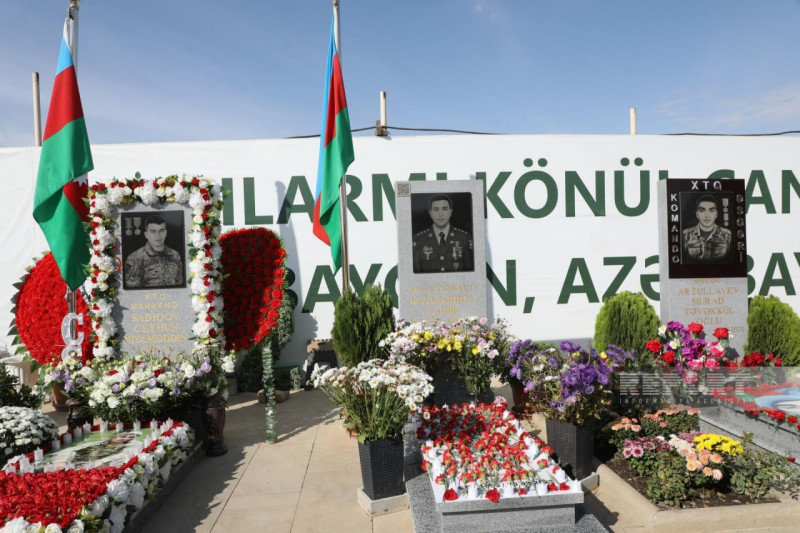Antiterror əməliyyatının şəhidləri ziyarət olunur