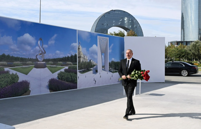 İlham Əliyev Zəfər parkında olub