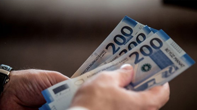 Orta aylıq maaş 997,1 manata çatıb
