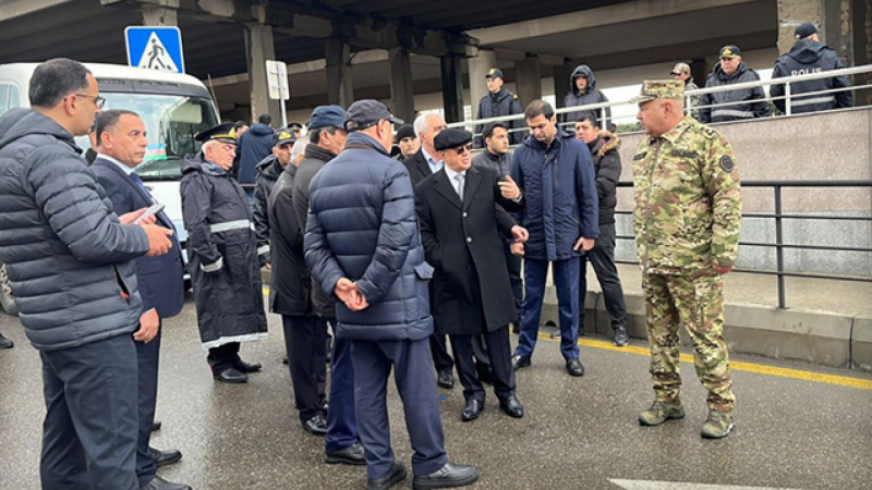 Kəmaləddin Heydərov su basmış ərazilərdə - FOTO