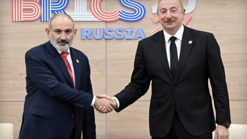 İlham Əliyev Nikol Paşinyanla görüşüb