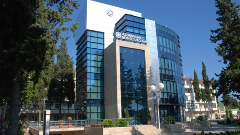 Beynəlxalq Bankın sabiq şöbə müdiri məhkəmə zalında həbs olundu