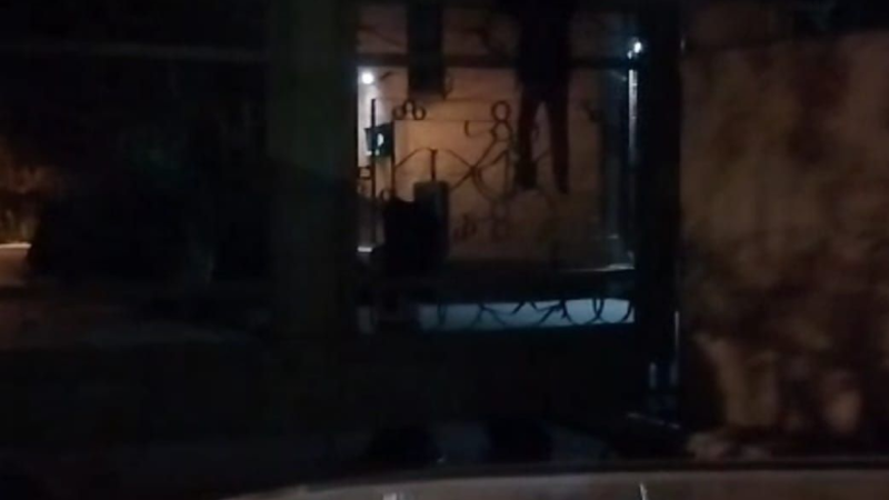 Müəllimlər məktəbi bağlayıb getdi - Şagirdlər içəridə qaldı - YENİLƏNİB - VİDEO