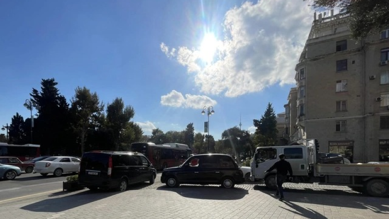 Qız qalası ətrafında səkiləri zəbt edən sürücülər cəzalandırılacaq