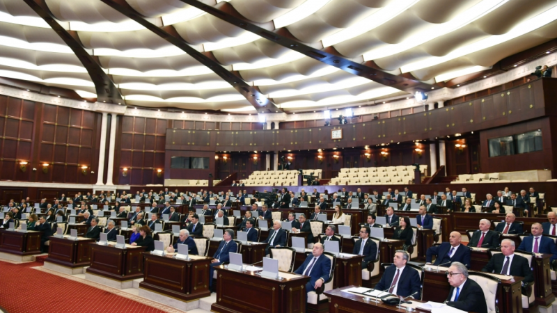 Həm maaş, həm də pensiya alan deputatlar (SİYAHI)