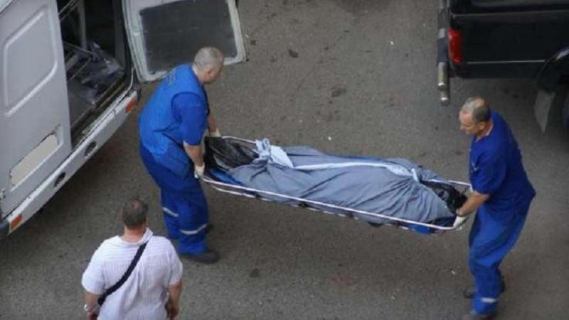 Bakıda binanın qarşısında meyit tapıldı