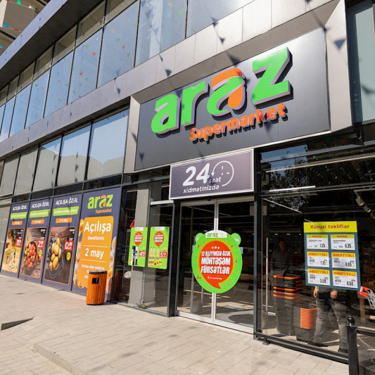 “Araz” marketdə qurdlar vadisi - Müştəri şok keçirdi