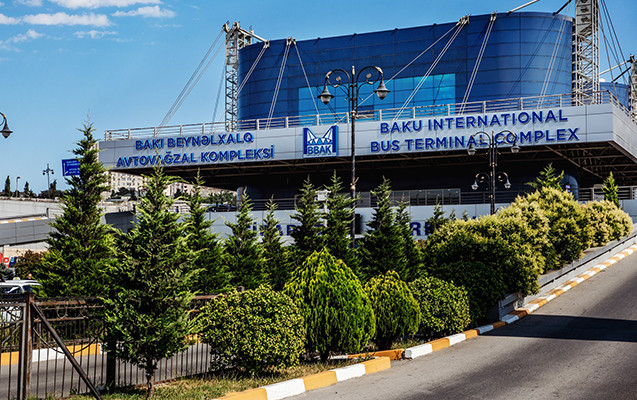 Yol üstündə dava bıçaqlanma ilə bitdi