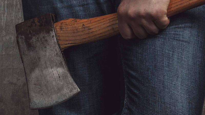 Bakıda zibil qutularının yanında baltalanmış kişi öldü