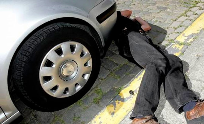 Bakıda maşın iki piyadanı vurdu - Biri öldü