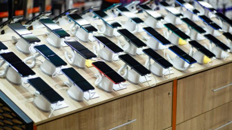 Azərbaycana sentyabra qədər nə qədər smartfon idxal edilib? - RƏSMİ STATİSTİKA